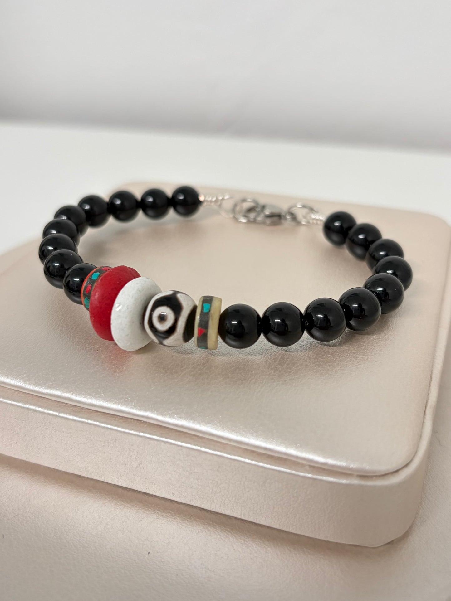 Pulsera en Onyx y agata Tibetana