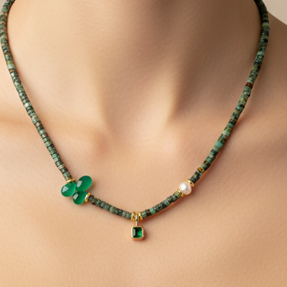 Collar Amarilys  — Collar con Turquesa Africana, gota esmeralda, perla y zirconia.