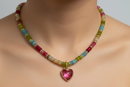 Armonia del Corazon Amazonite Collection (collar multicolor con corazon fuschia)