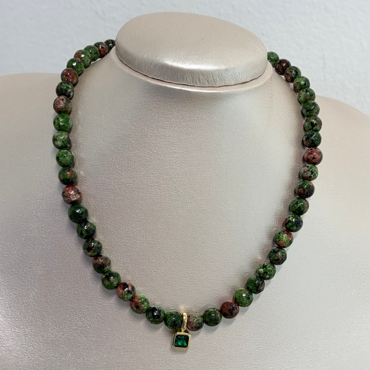 Collar en jasper y Zirconia
