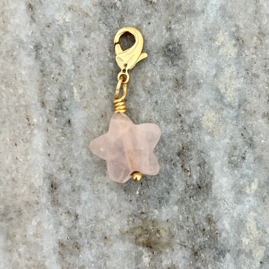 Charm estrella cuarzo rosado (14mm)