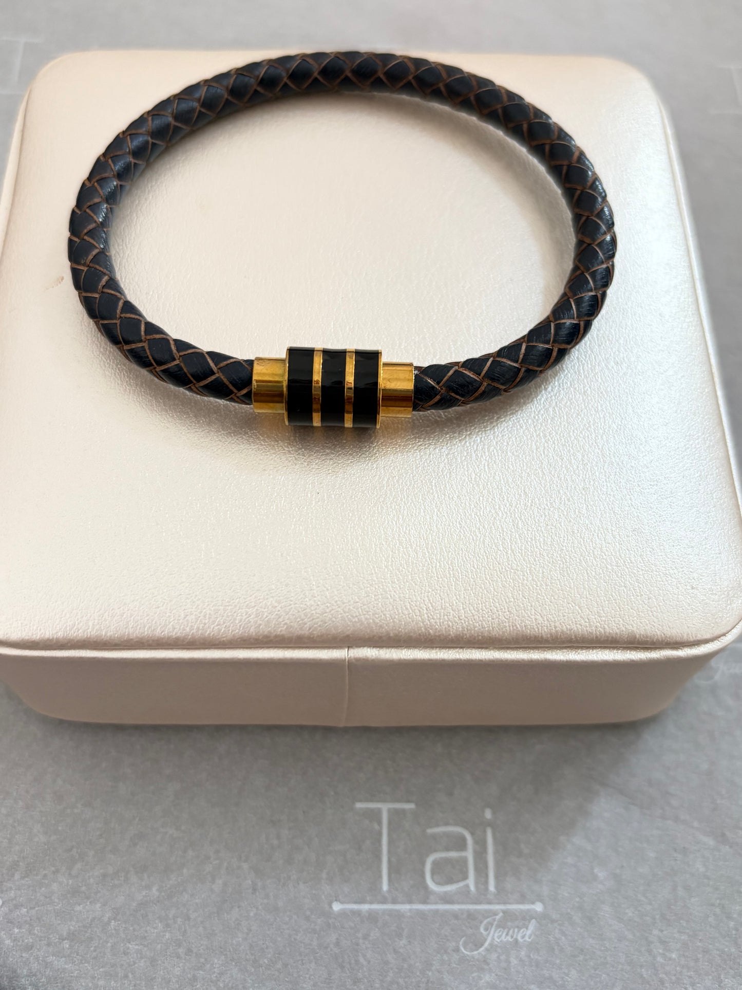 Pulsera en cuero (leather bracelet)