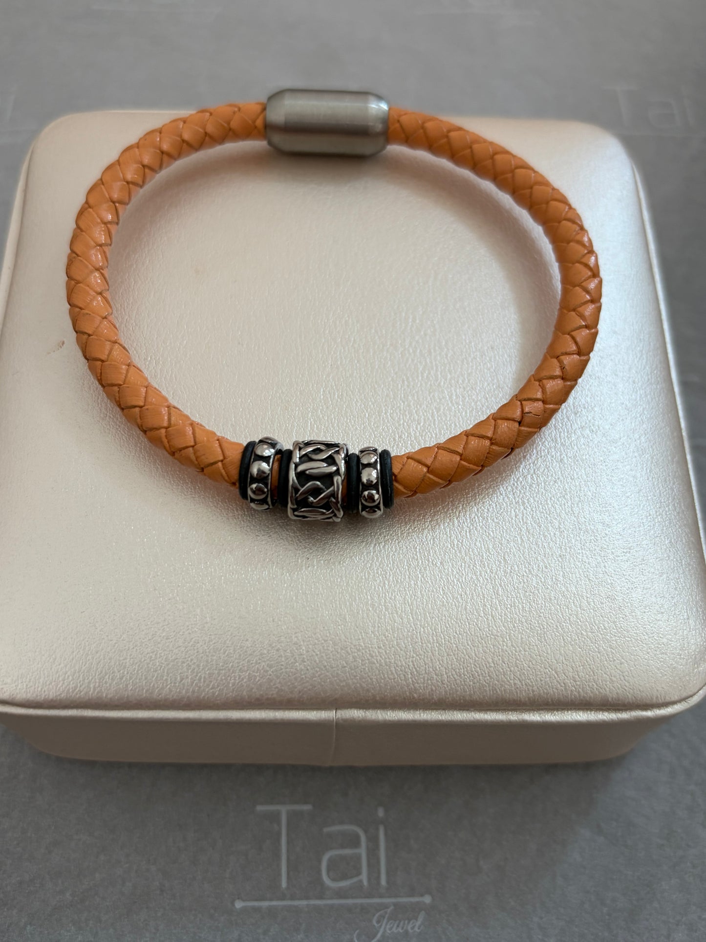 Pulsera en cuero (leather bracelet)