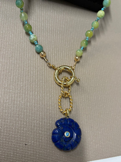 Collar en Agata y focal en lapis