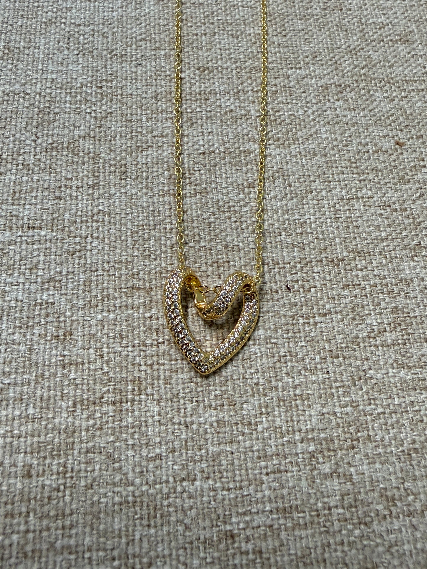 Curve heart necklace