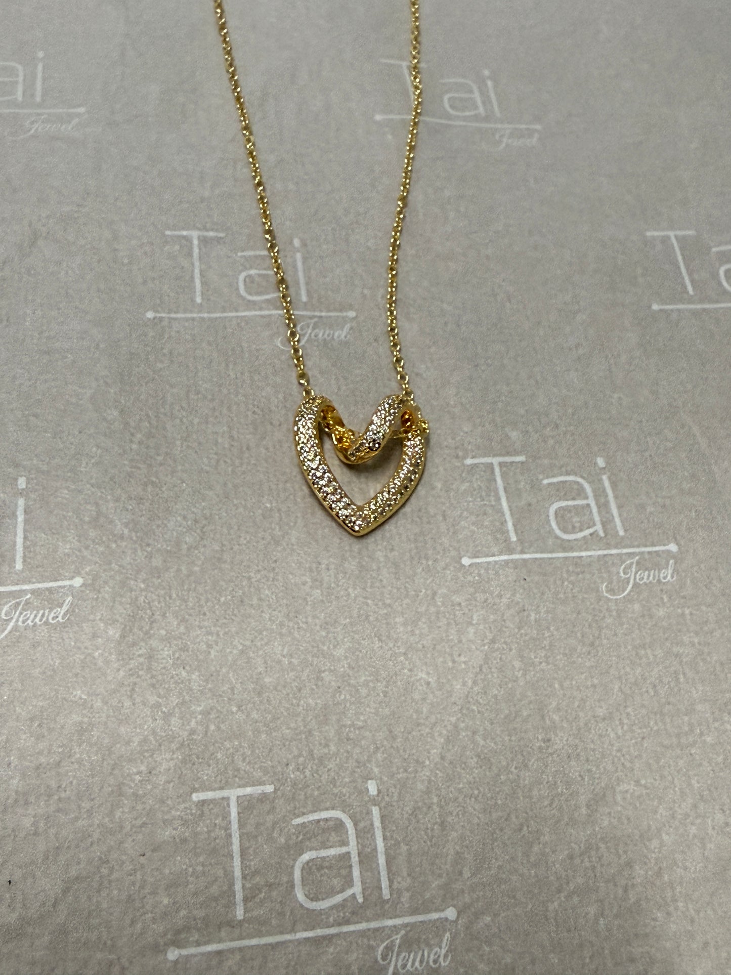 Curve heart necklace