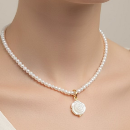 Collar Flor de madre perla tallada (17mm)