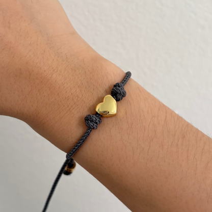 Pulsera adjustable gris con corazón dorado