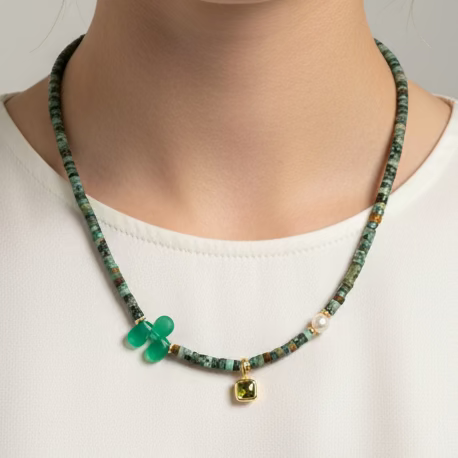 Collar Amarilys  — Collar con Turquesa Africana, gota esmeralda, perla y zirconia.