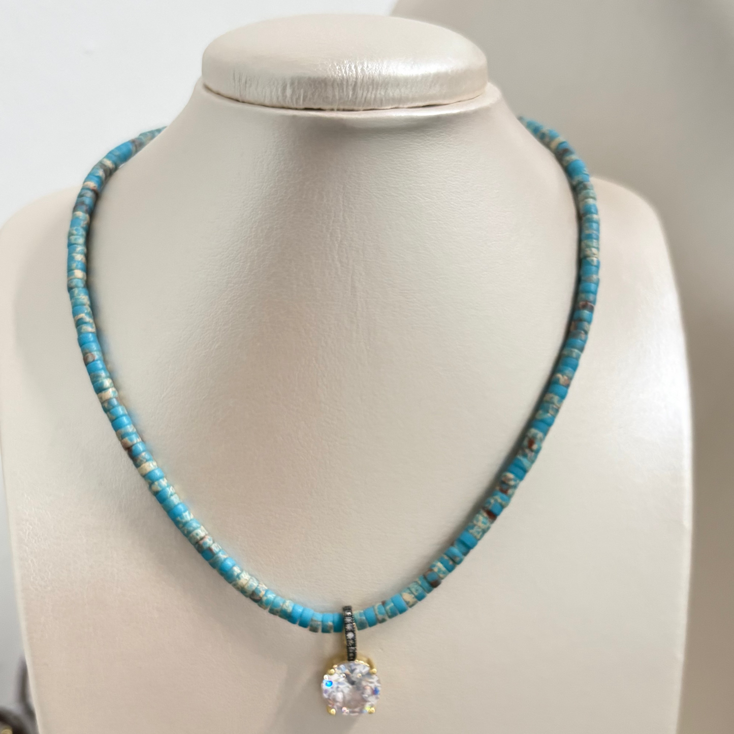 Collar en jasper azul
