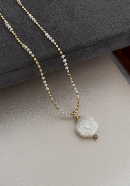 Las rosas de mamá ( collar)