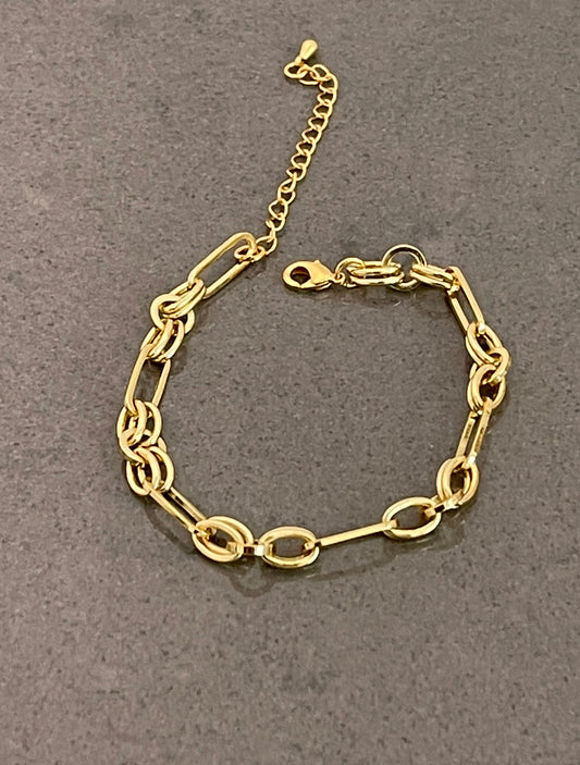 Adjustable bracelet with oval link