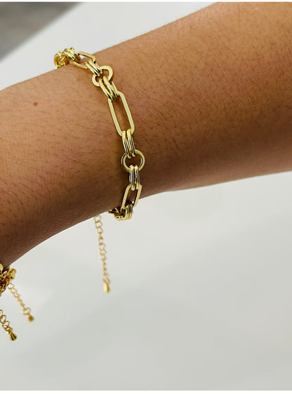 Adjustable bracelet with oval link