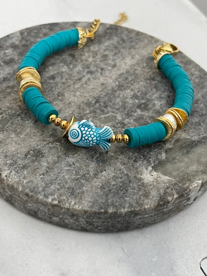 Adjustable bracelet with gold discs